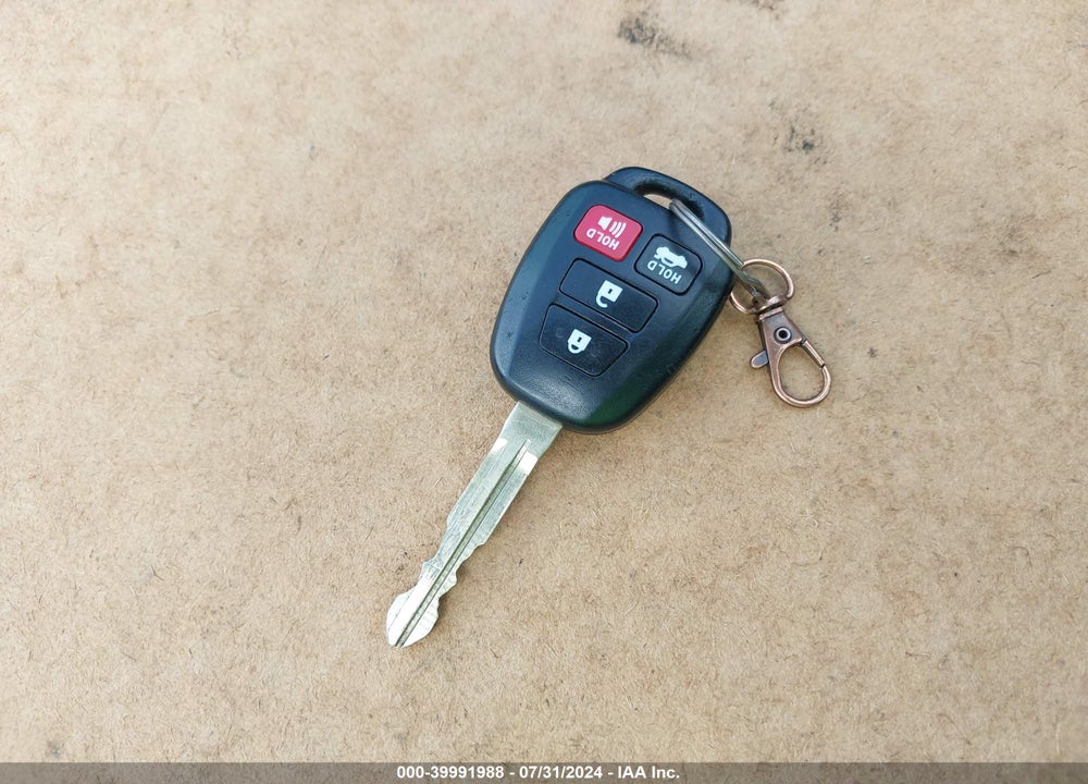2019 TOYOTA COROLLA LE VIN: 2T1BURHE6KC236081
