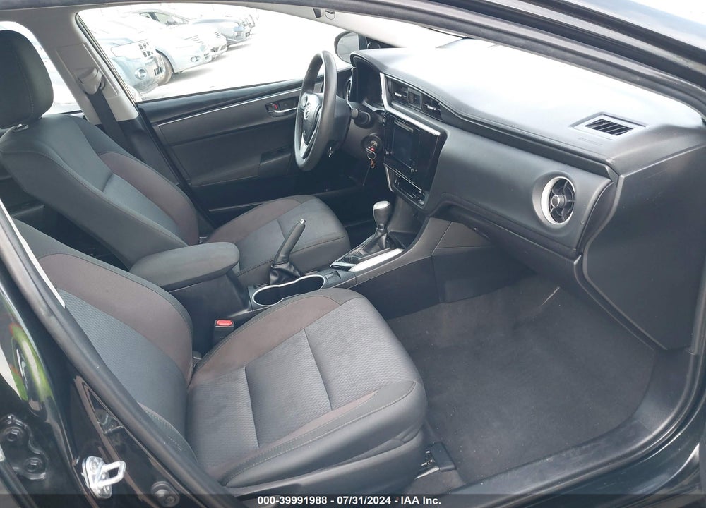 2019 TOYOTA COROLLA LE VIN: 2T1BURHE6KC236081