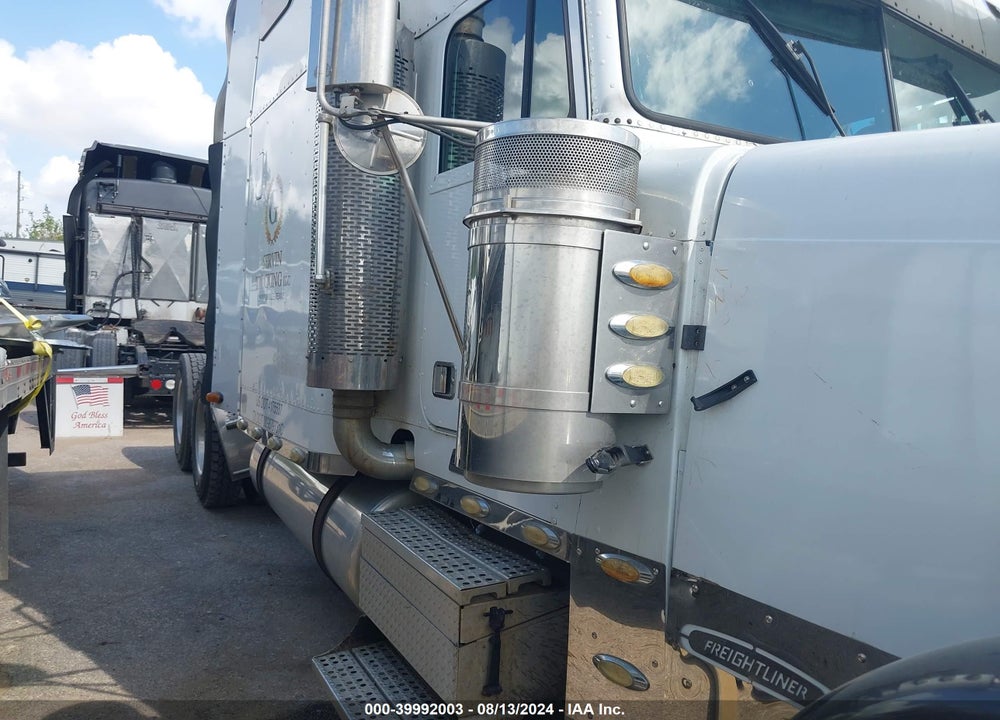 2005 FREIGHTLINER FLD132 XL CLASSIC VIN: 1FUJAPCK65DN35849