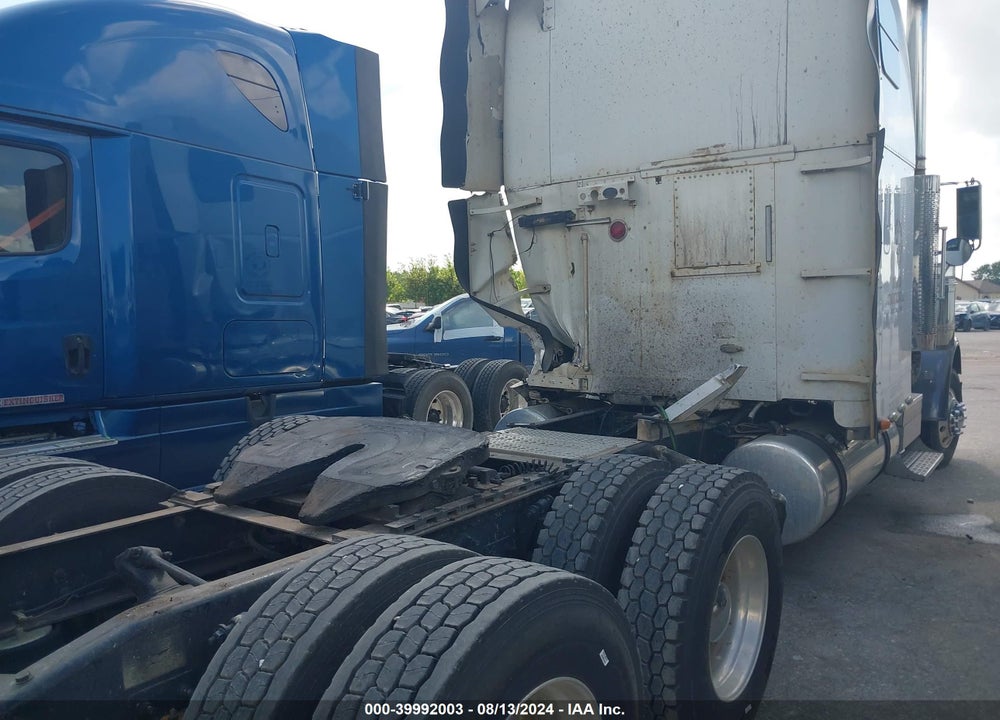 2005 FREIGHTLINER FLD132 XL CLASSIC VIN: 1FUJAPCK65DN35849
