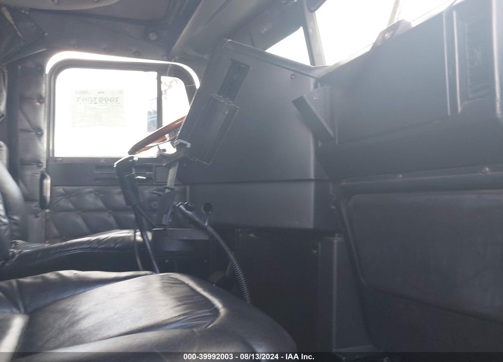 2005 FREIGHTLINER FLD132 XL CLASSIC VIN: 1FUJAPCK65DN35849