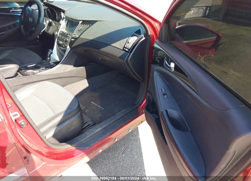 2014 HYUNDAI SONATA SE VIN: 5NPEC4AC6EH813138