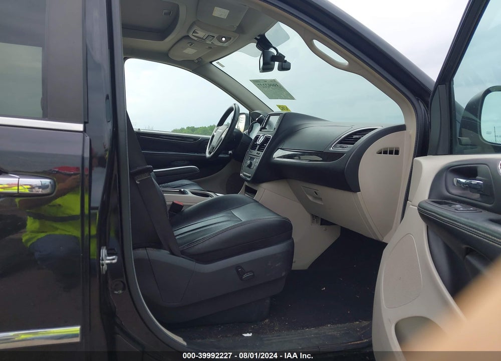 2016 CHRYSLER TOWN & COUNTRY TOURING-L ANNIVERSARY EDITION VIN: 2C4RC1CG6GR111228