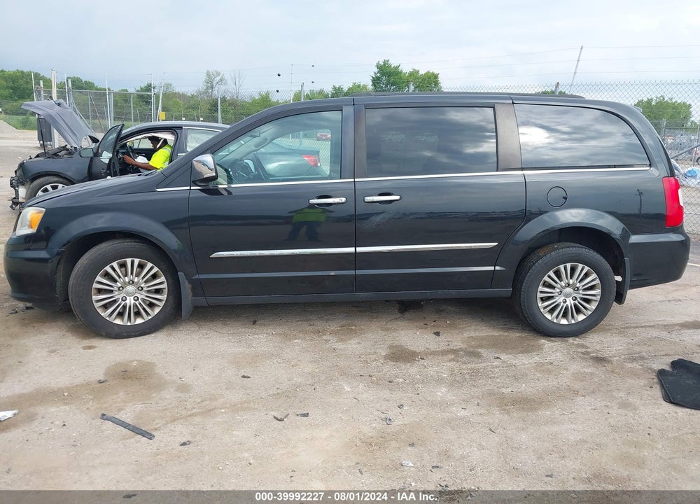 2016 CHRYSLER TOWN & COUNTRY TOURING-L ANNIVERSARY EDITION VIN: 2C4RC1CG6GR111228