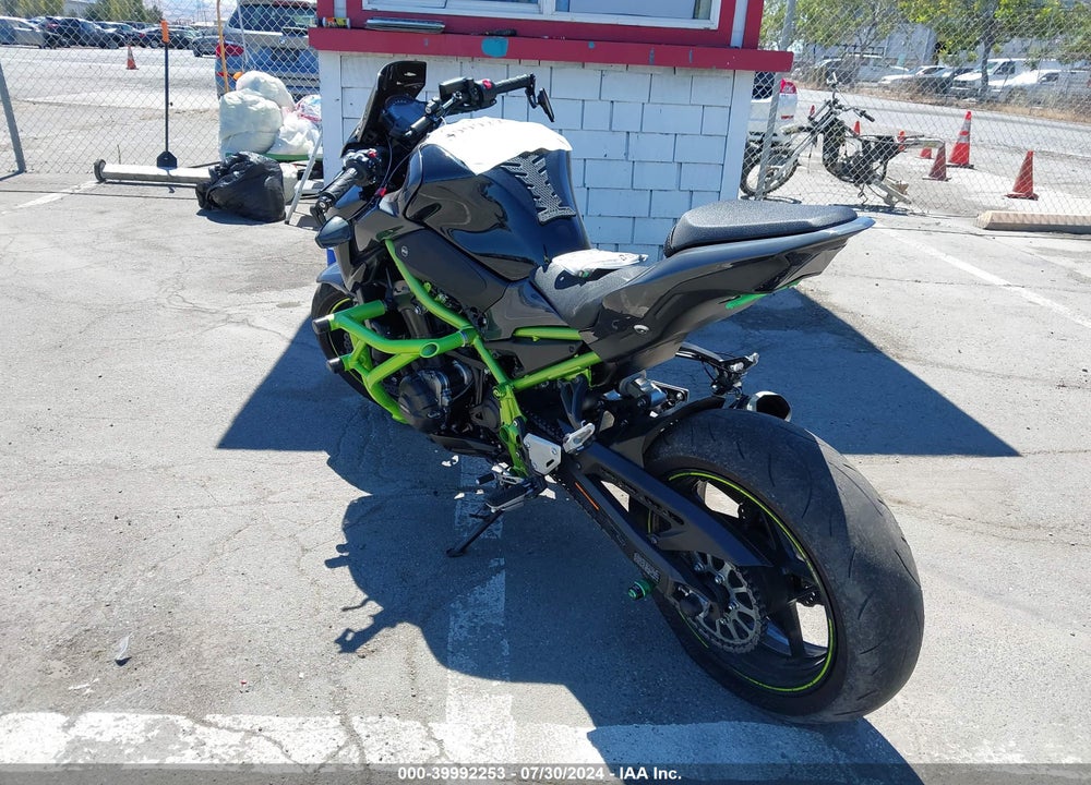 2017 KAWASAKI ZR900 VIN: JKAZR2B14HDA18520