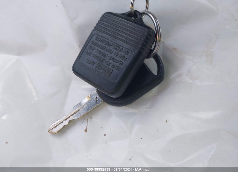 2010 FORD FOCUS VIN: 1FAHP3FN5AW279825
