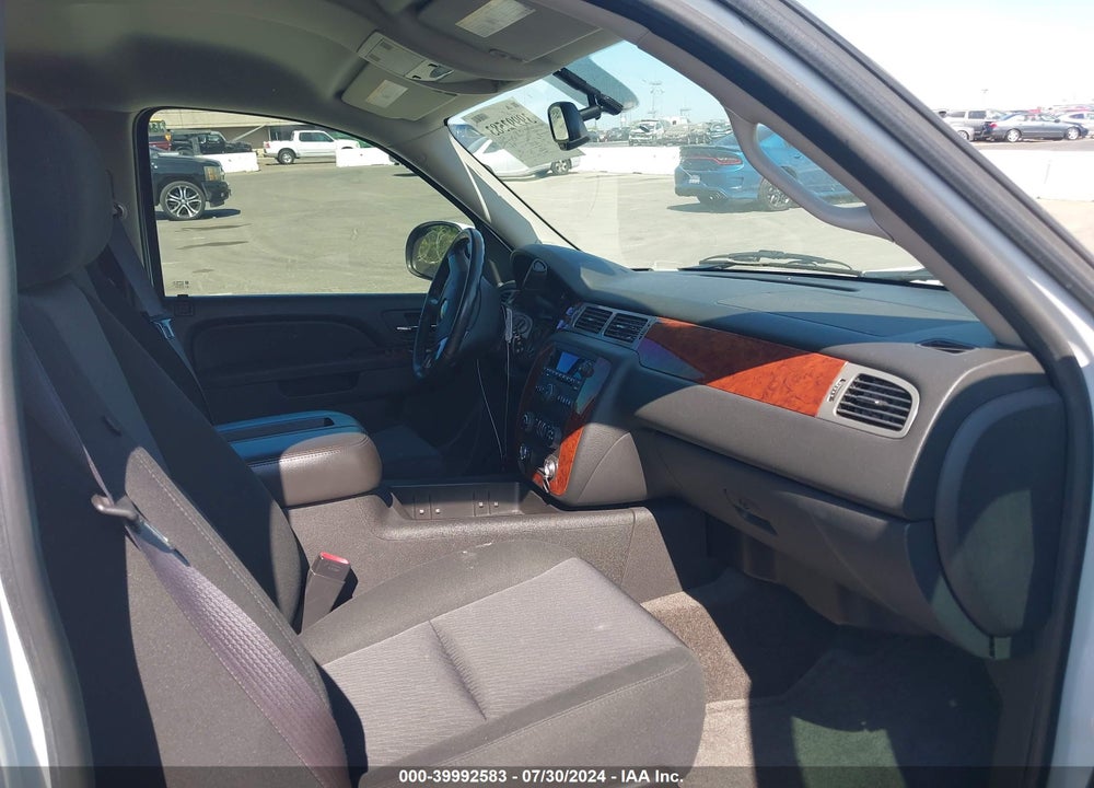 2011 CHEVROLET TAHOE LS VIN: 1GNSCAE02BR247654
