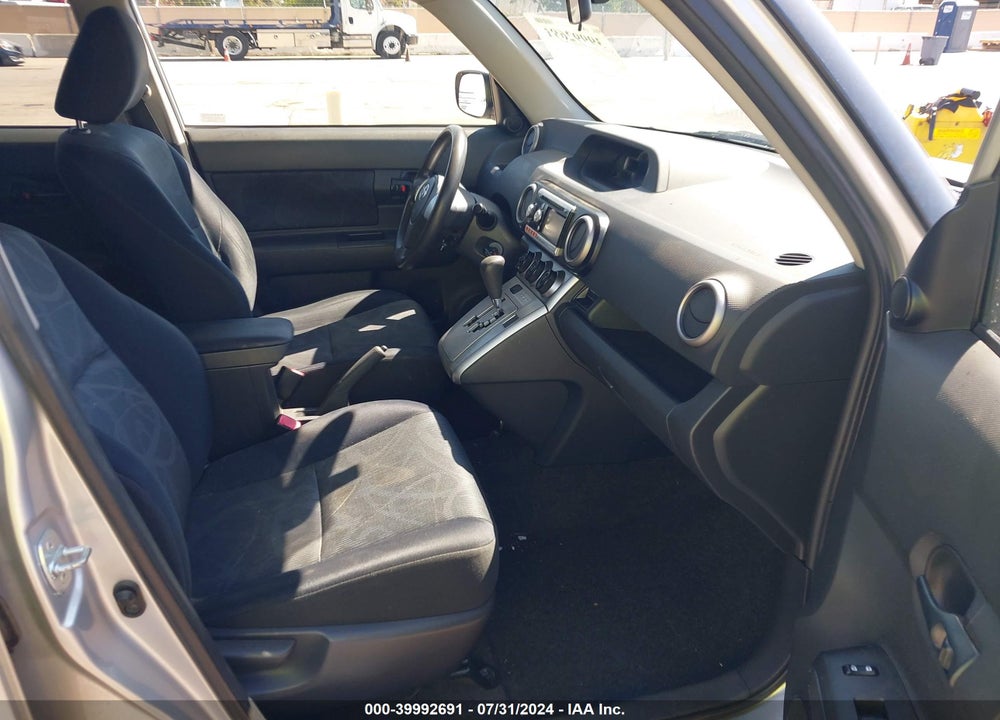 2011 SCION XB VIN: JTLZE4FE8B1119824