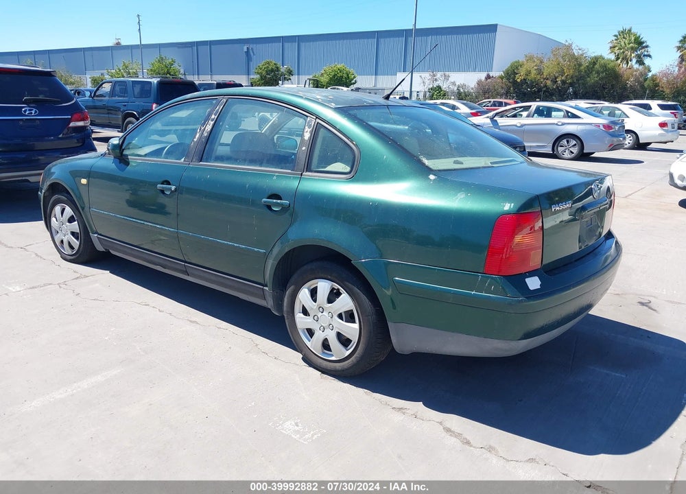 1999 VOLKSWAGEN PASSAT GLS VIN: WVWMA63B4XE507804