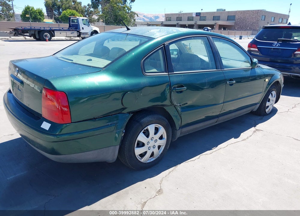 1999 VOLKSWAGEN PASSAT GLS VIN: WVWMA63B4XE507804