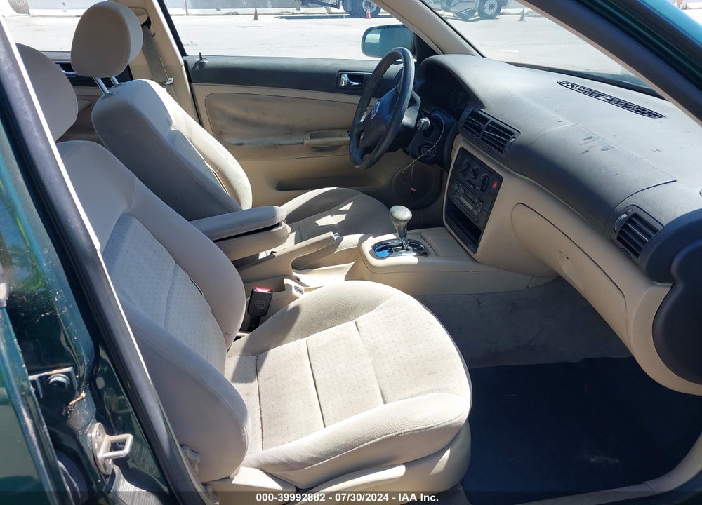 1999 VOLKSWAGEN PASSAT GLS VIN: WVWMA63B4XE507804