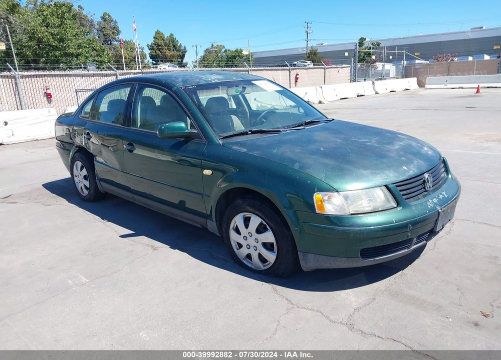 1999 VOLKSWAGEN PASSAT GLS VIN: WVWMA63B4XE507804