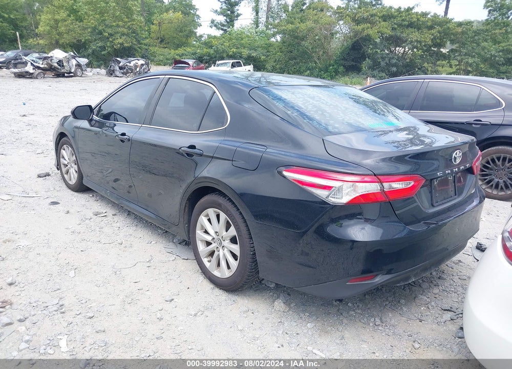 2018 TOYOTA CAMRY LE VIN: 4T1B11HK7JU522020