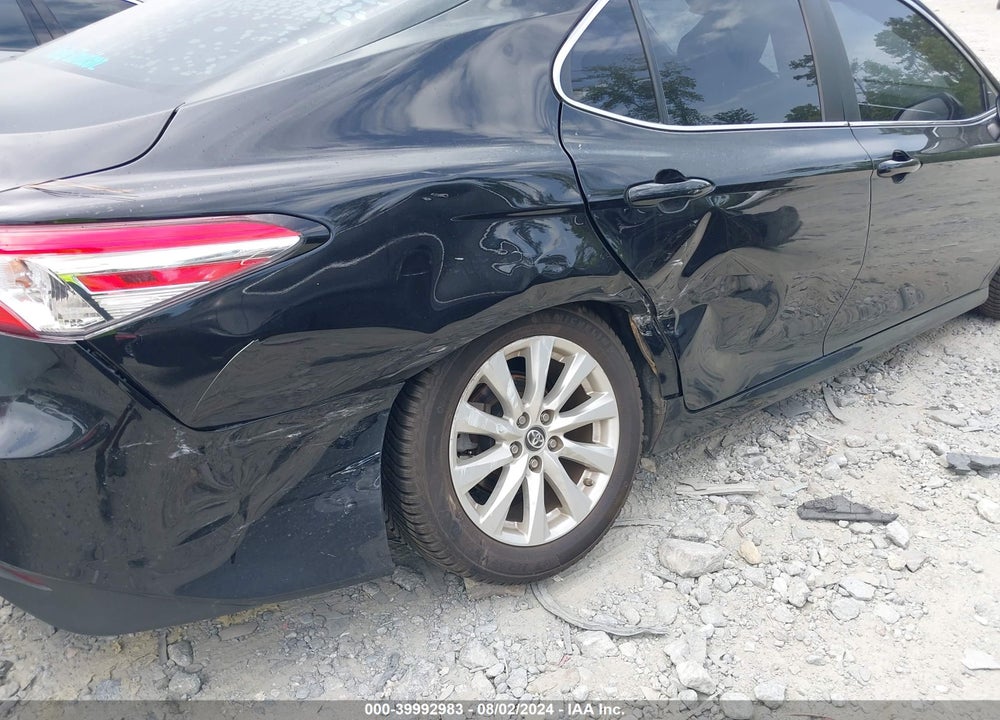 2018 TOYOTA CAMRY LE VIN: 4T1B11HK7JU522020