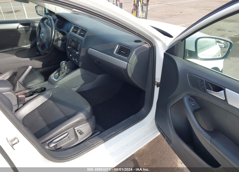 2014 VOLKSWAGEN JETTA 1.8T SE VIN: 3VWD17AJ3EM424398