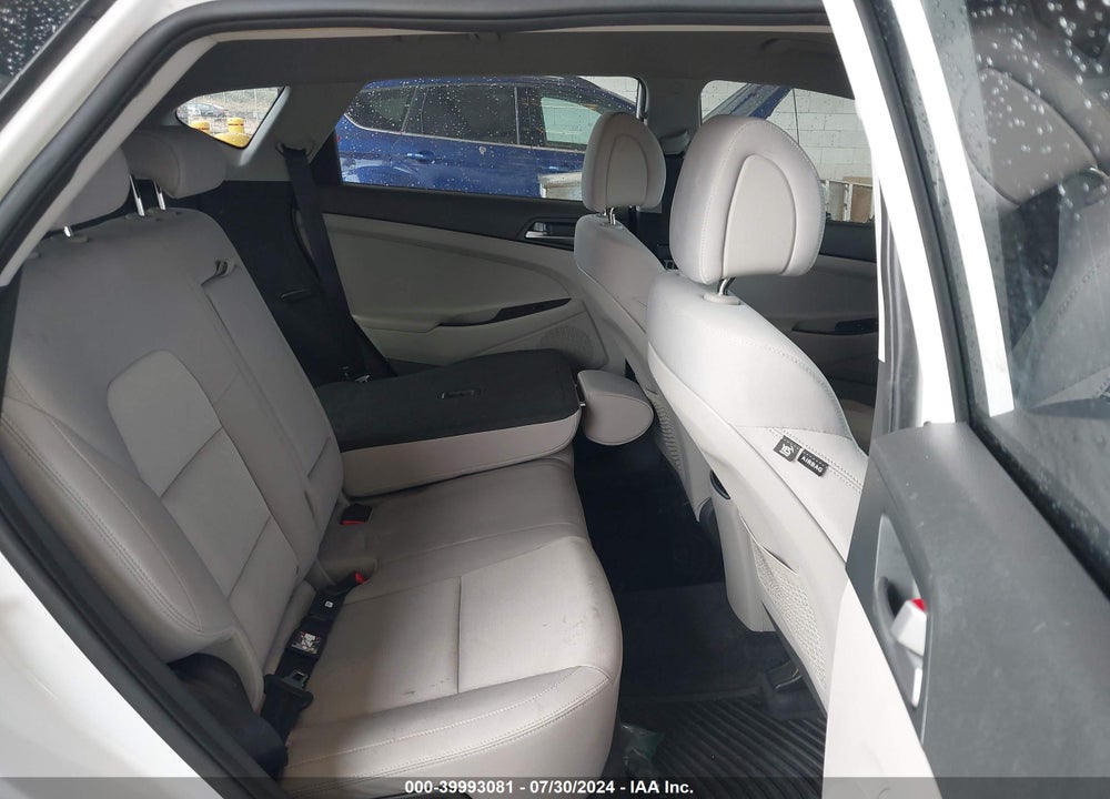 2017 HYUNDAI TUCSON VIN: KM8J23A40HU560411