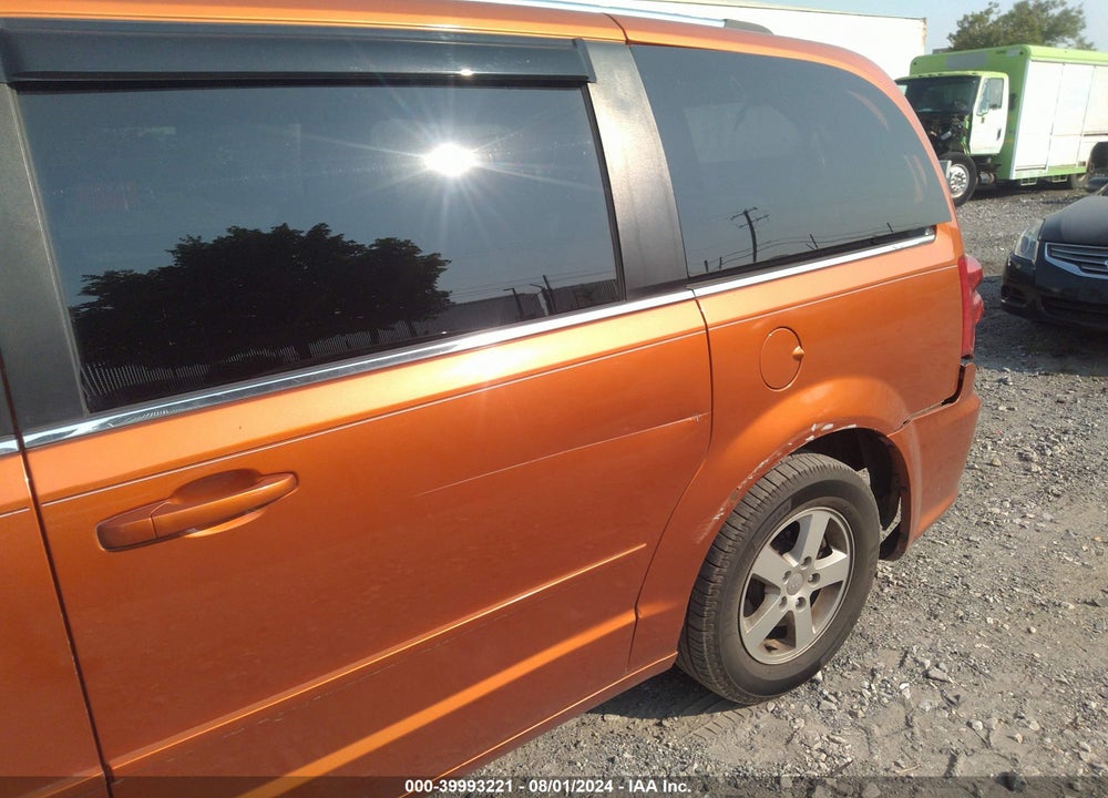 2011 DODGE GRAND CARAVAN CREW VIN: 2D4RN5DG5BR751247