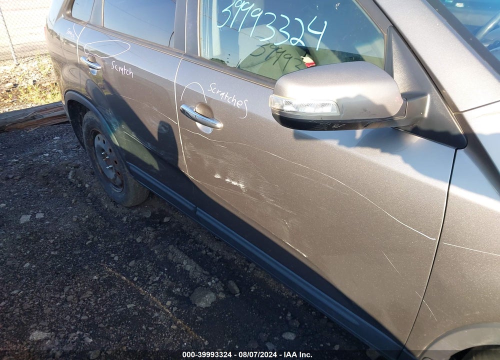2011 KIA SORENTO LX VIN: 5XYKT3A19BG022214