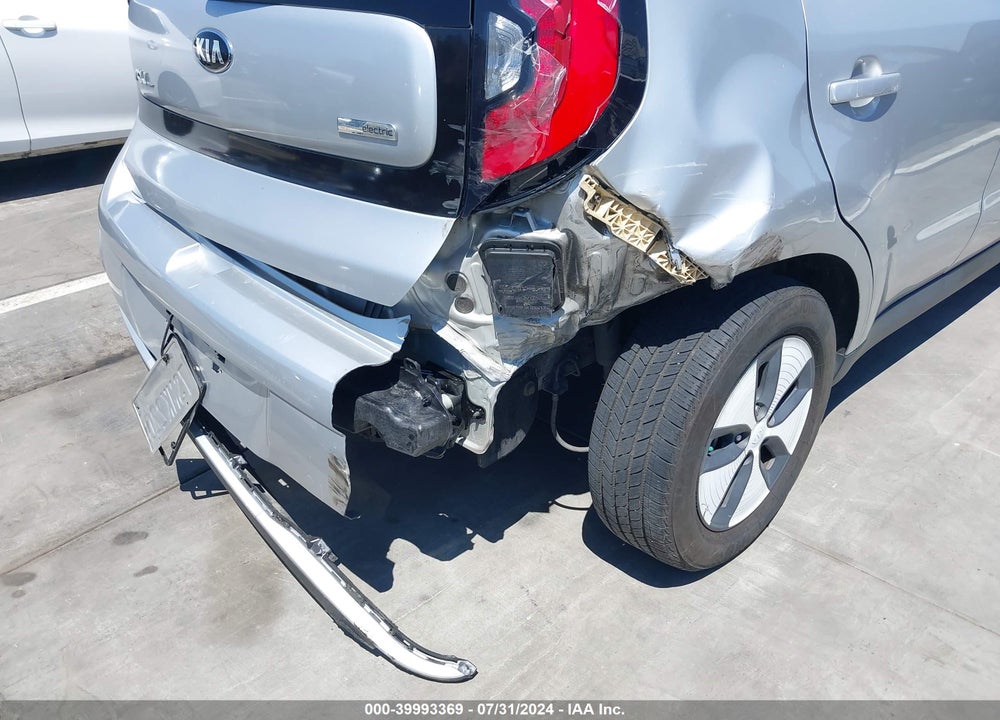 2016 KIA SOUL EV VIN: KNDJP3AE4G7011399