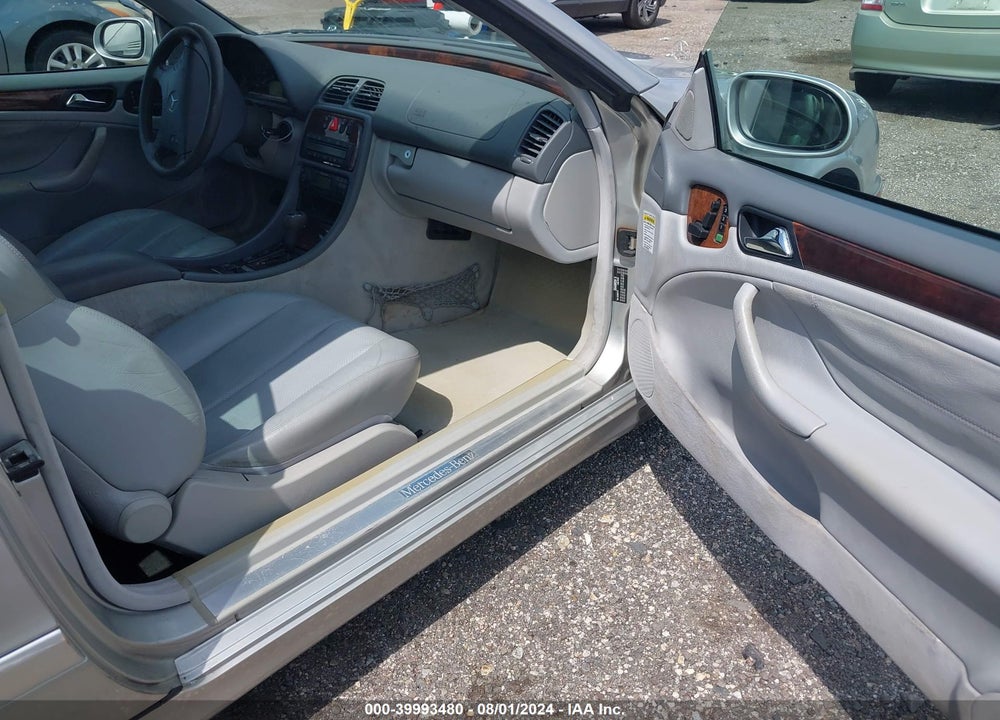 2000 MERCEDES-BENZ CLK 320 VIN: WDBLK65G7YT048636