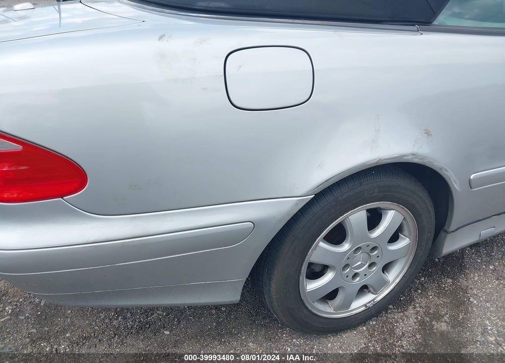 2000 MERCEDES-BENZ CLK 320 VIN: WDBLK65G7YT048636