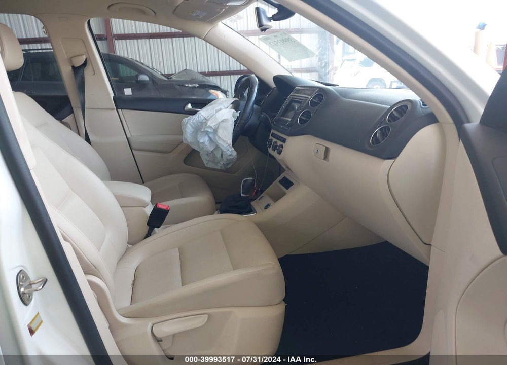 2016 VOLKSWAGEN TIGUAN S VIN: WVGBV7AX0GW543754
