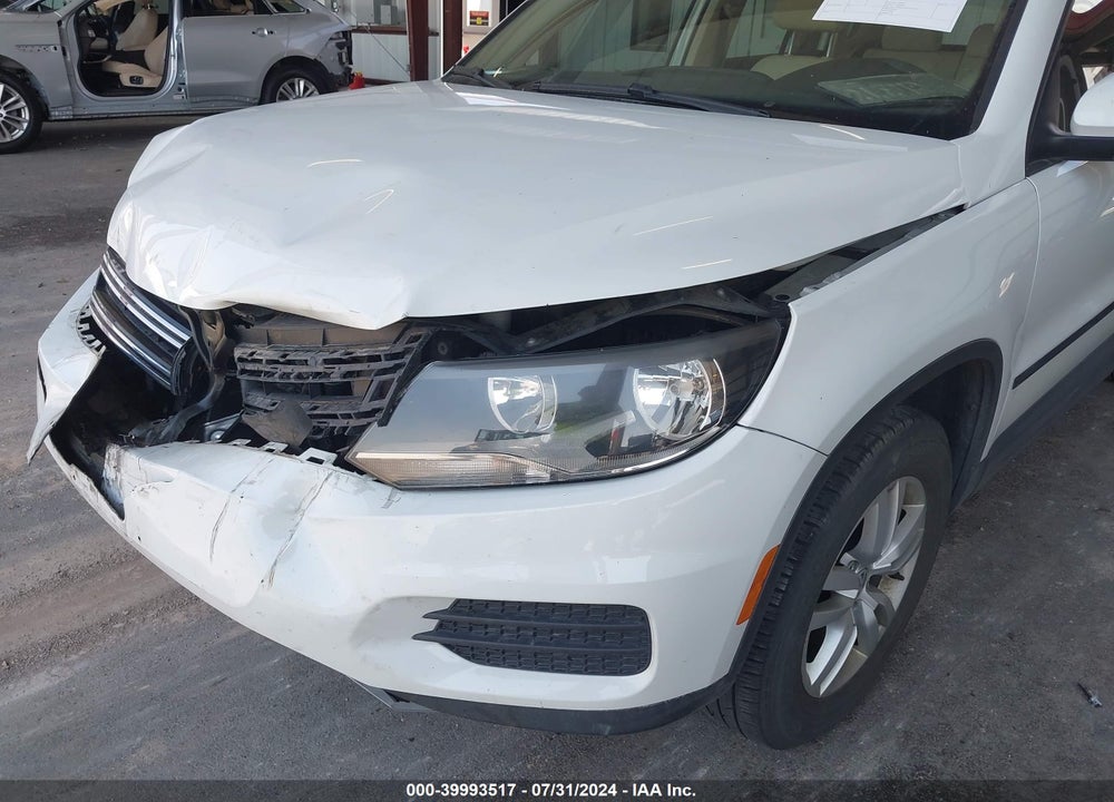 2016 VOLKSWAGEN TIGUAN S VIN: WVGBV7AX0GW543754