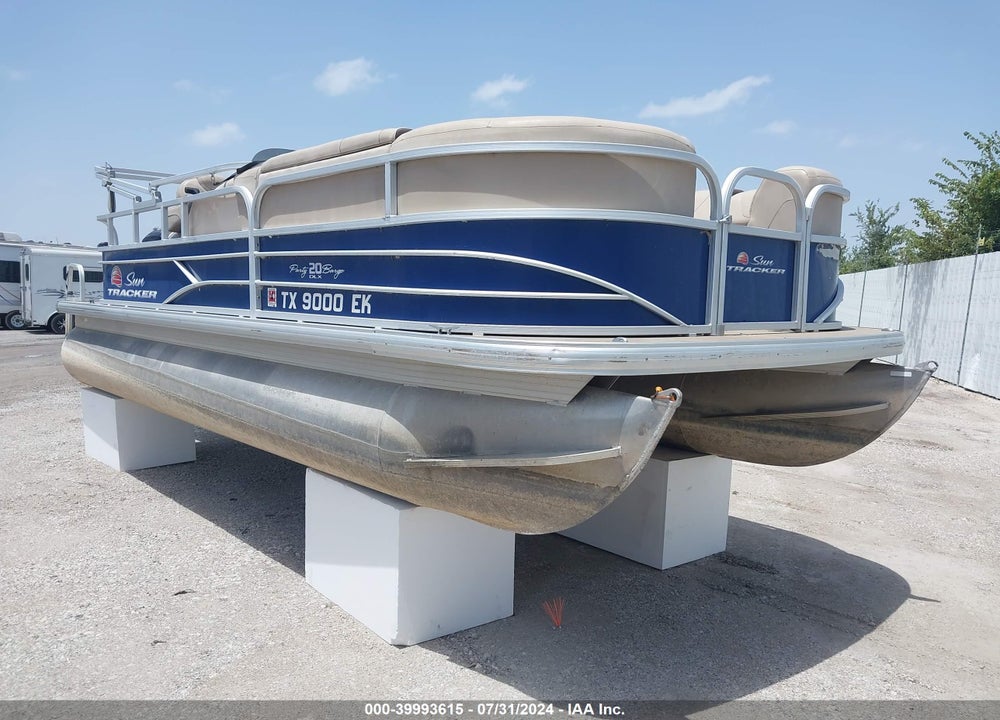 2018 SUNTRACKER PH30 PONTOON BOAT VIN: BUJ28408D818