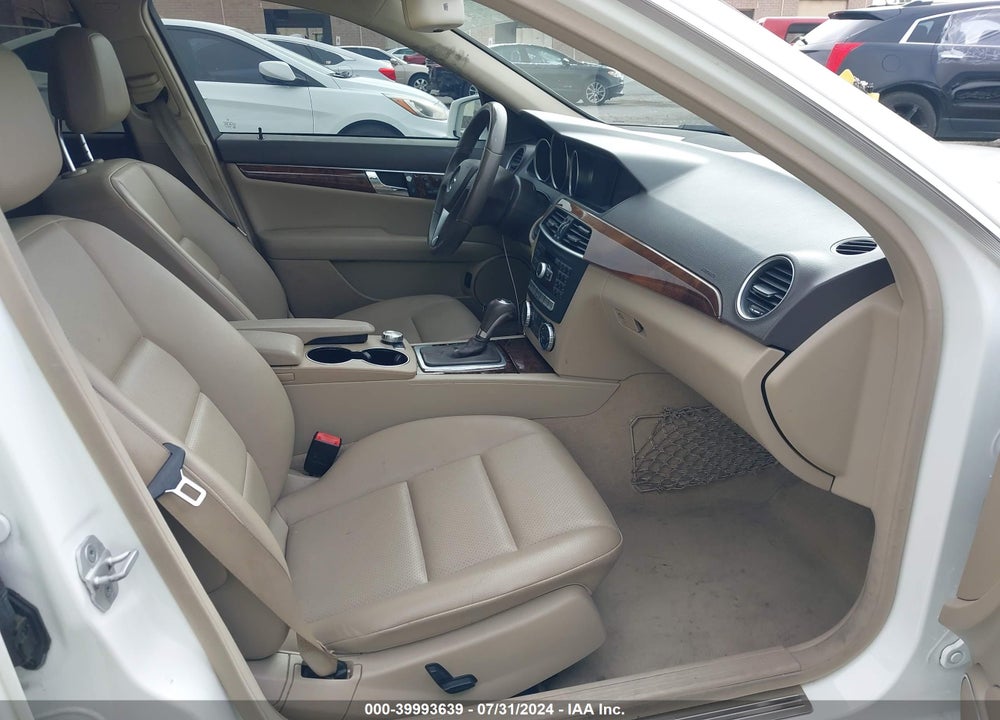 2014 MERCEDES-BENZ C 250 LUXURY/SPORT VIN: WDDGF4HB8EG237821
