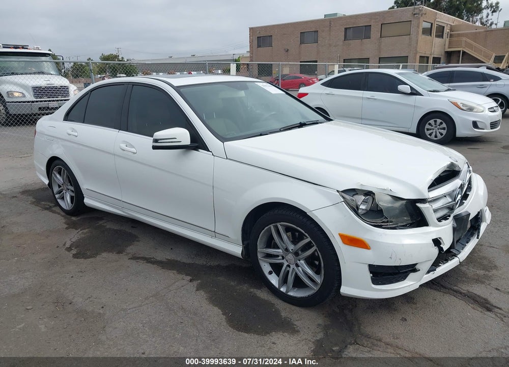 2014 MERCEDES-BENZ C 250 LUXURY/SPORT VIN: WDDGF4HB8EG237821