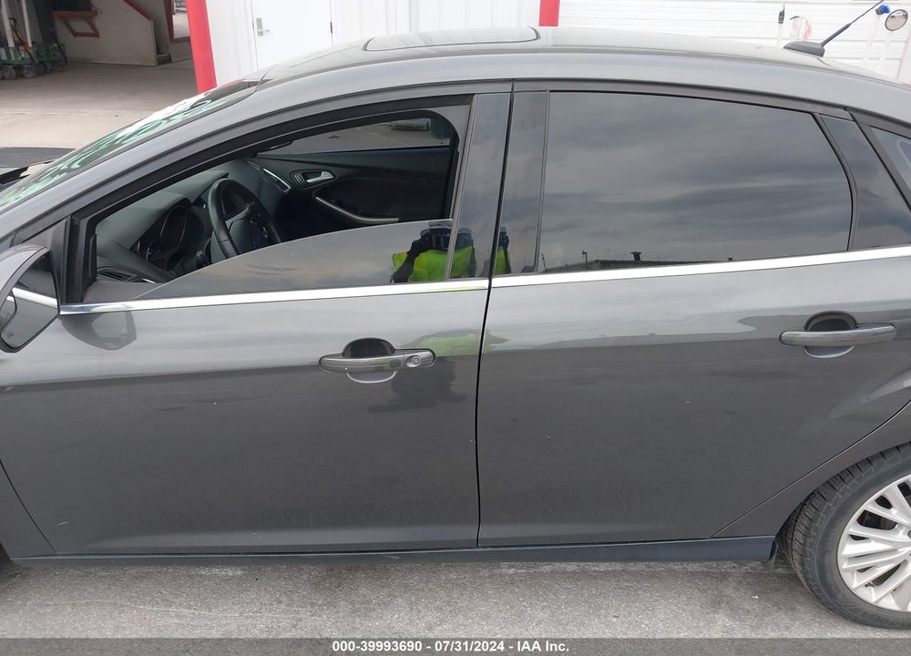 2018 FORD FOCUS TITANIUM VIN: 1FADP3J28JL271781