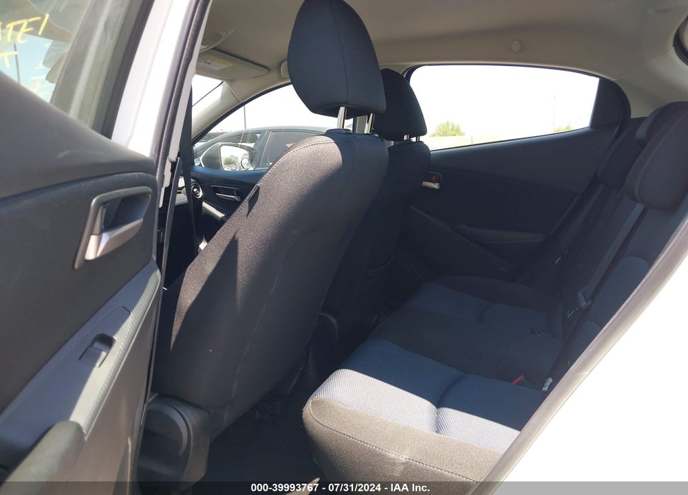 2020 TOYOTA YARIS LE VIN: 3MYDLBJV2LY708096