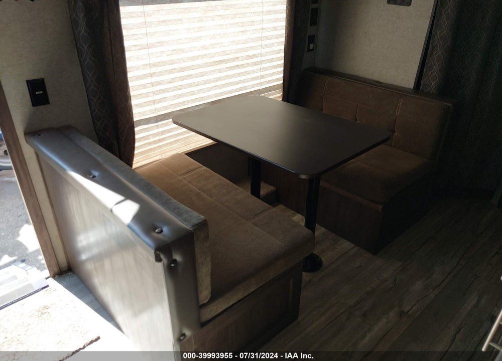 2019 FOREST RIVER CHEROKE PATRIOT 26 DJSE VIN: 4X4TCKB28KK054081