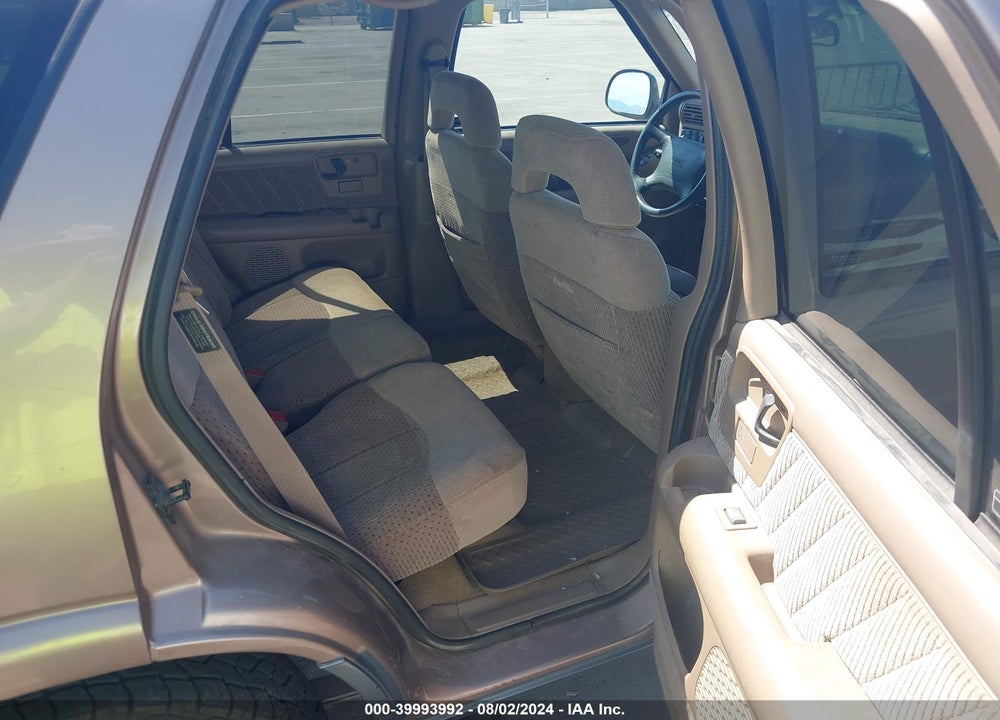 1997 GMC JIMMY SLS VIN: 1GKDT13W4V2551711