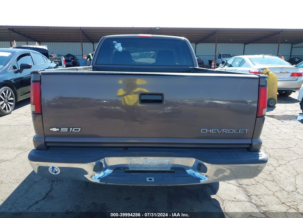 2000 CHEVROLET S-10 LS VIN: 1GCCS19W8Y8266061