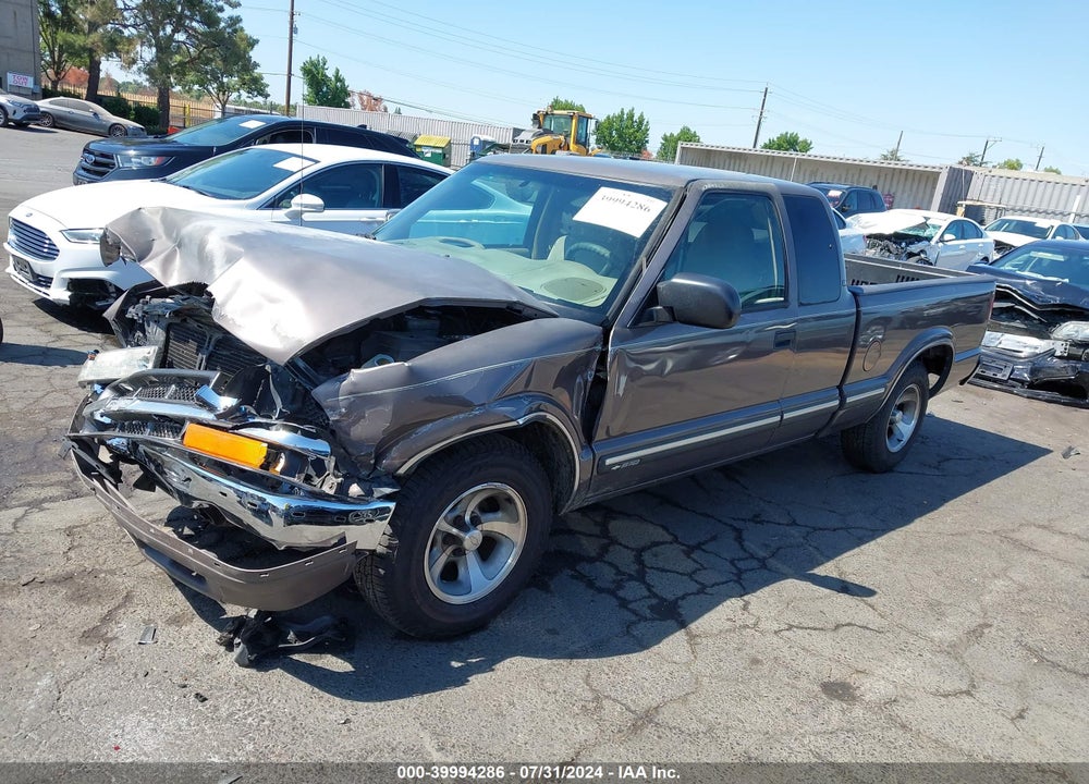 2000 CHEVROLET S-10 LS VIN: 1GCCS19W8Y8266061