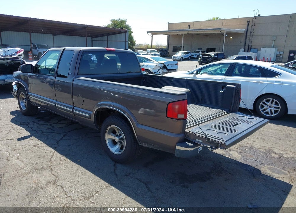 2000 CHEVROLET S-10 LS VIN: 1GCCS19W8Y8266061