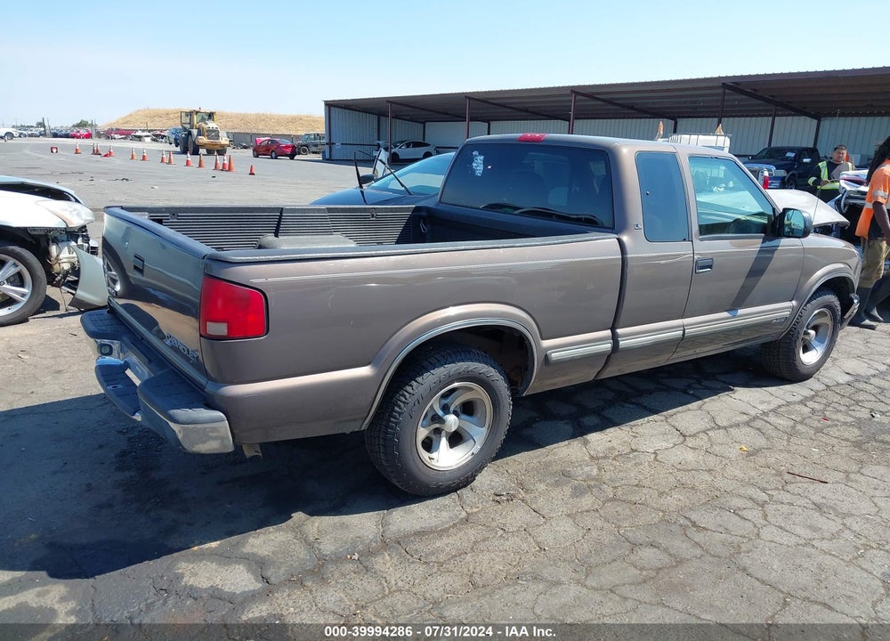 2000 CHEVROLET S-10 LS VIN: 1GCCS19W8Y8266061