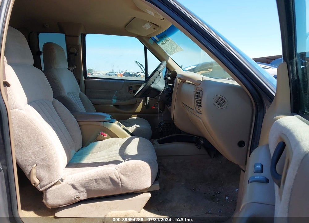 2000 CHEVROLET S-10 LS VIN: 1GCCS19W8Y8266061