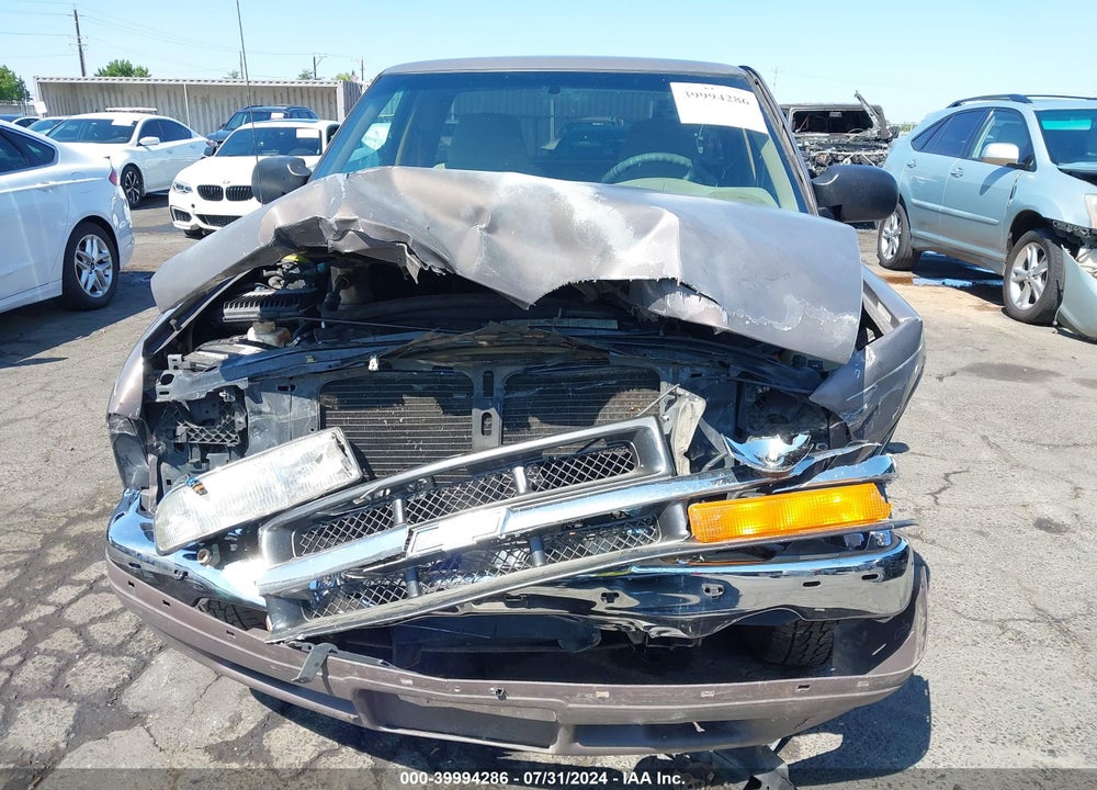 2000 CHEVROLET S-10 LS VIN: 1GCCS19W8Y8266061