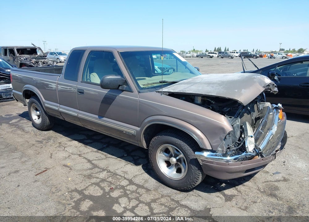 2000 CHEVROLET S-10 LS VIN: 1GCCS19W8Y8266061