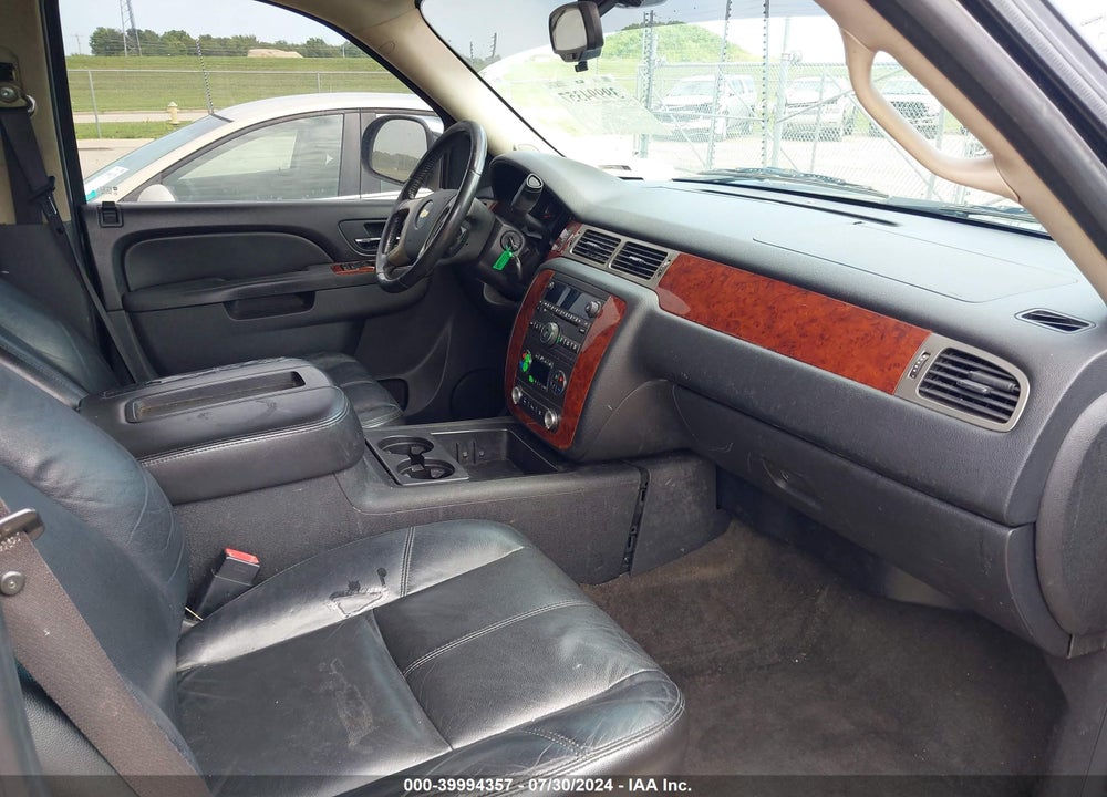2011 CHEVROLET TAHOE LT VIN: 1GNSKBE04BR396656