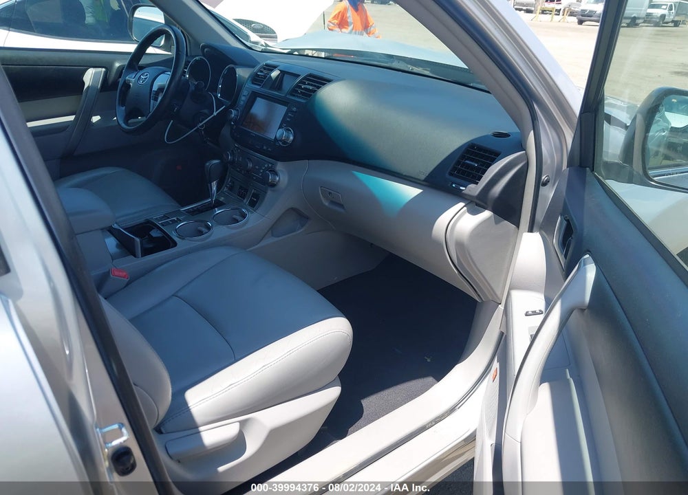 2011 TOYOTA HIGHLANDER SE V6 VIN: 5TDBK3EH8BS042998