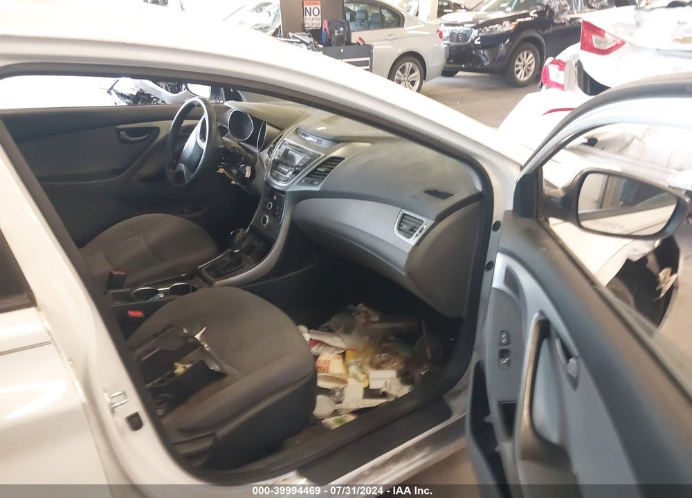 2016 HYUNDAI ELANTRA SE VIN: 5NPDH4AE7GH716631