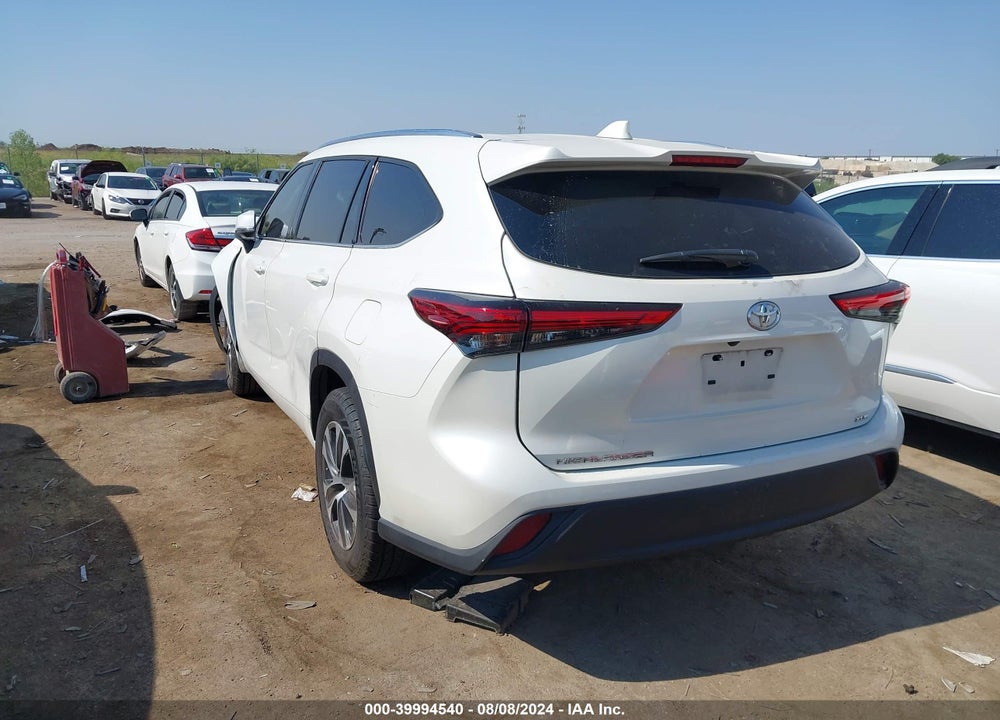 2021 TOYOTA HIGHLANDER XLE VIN: 5TDGZRAH9MS071827
