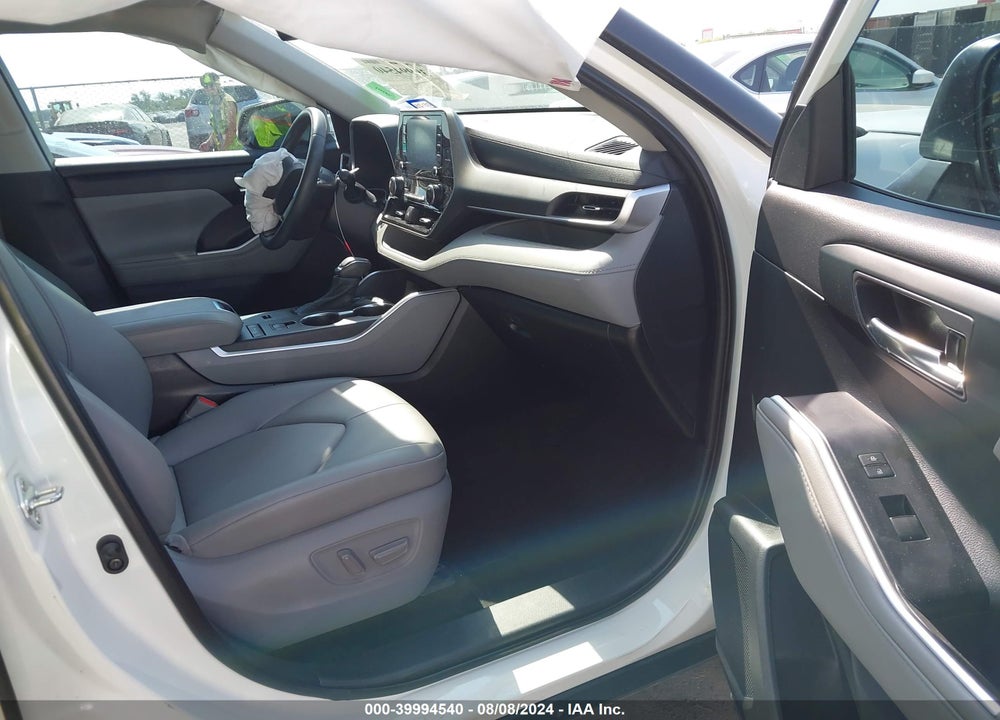 2021 TOYOTA HIGHLANDER XLE VIN: 5TDGZRAH9MS071827