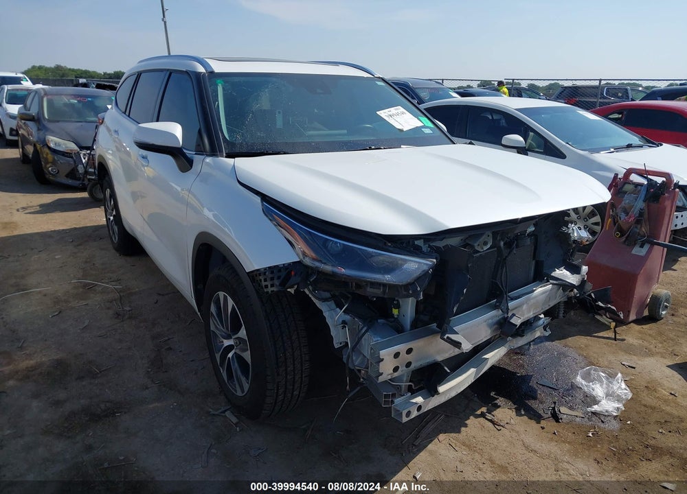 2021 TOYOTA HIGHLANDER XLE VIN: 5TDGZRAH9MS071827