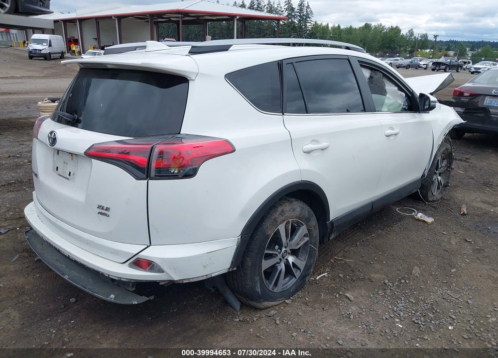 2018 TOYOTA RAV4 XLE VIN: JTMRFREV1JJ197240