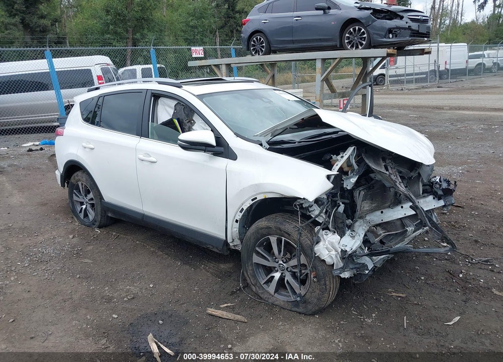 2018 TOYOTA RAV4 XLE VIN: JTMRFREV1JJ197240
