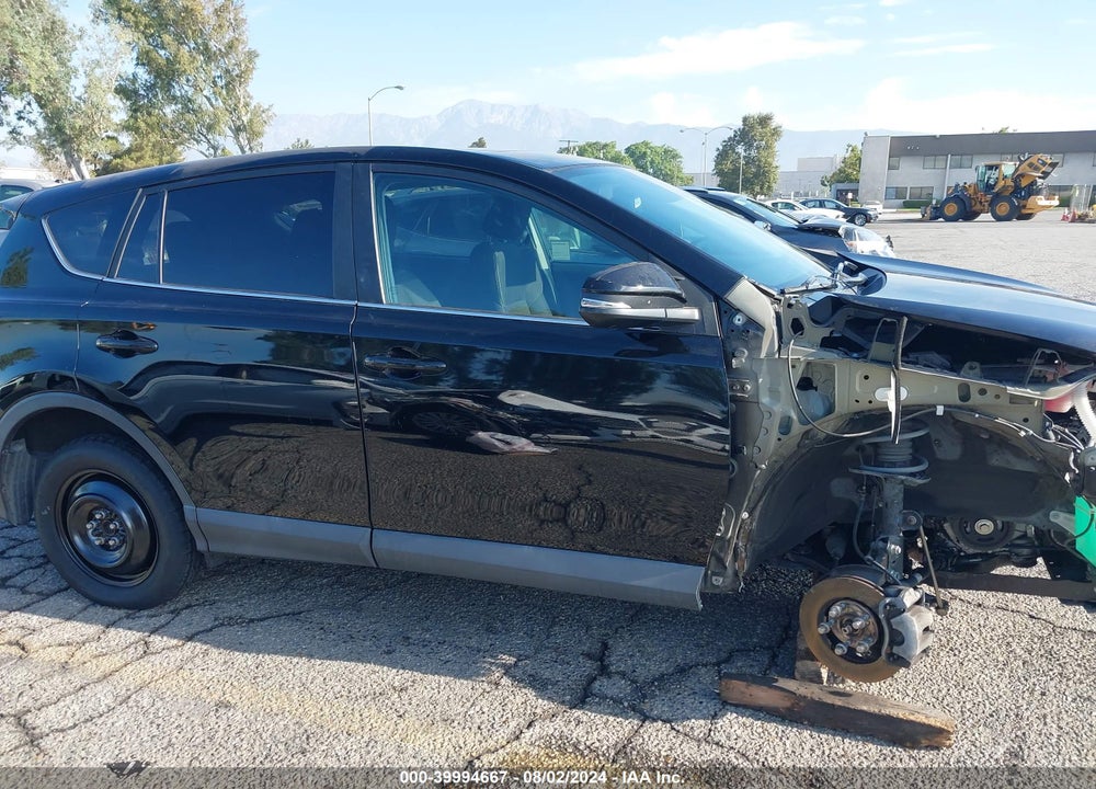 2018 TOYOTA RAV4 XLE VIN: 2T3WFREV3JW499763